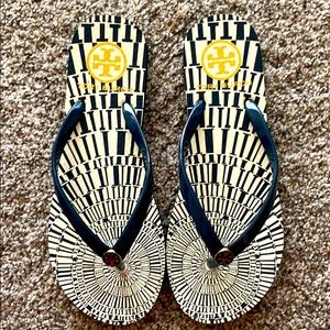 Tory Burch Navy FlipFlop size 6 New with box